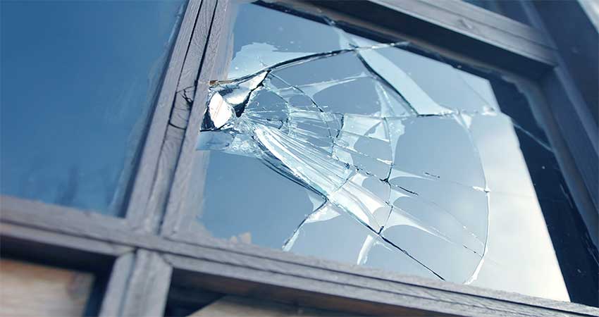  دلایل شکستن خود به خود شیشه چیست؟